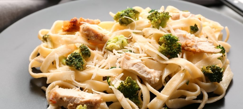 Chicken Alfredo featured image