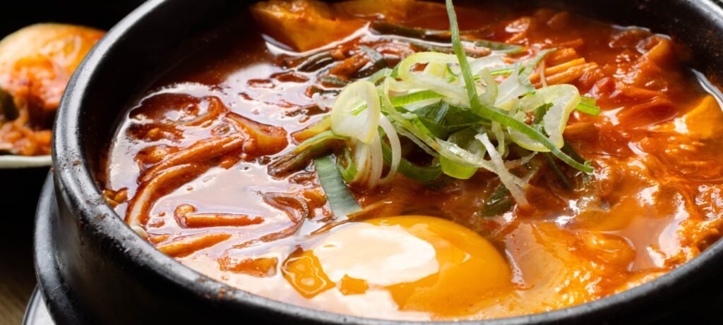 kimchi noodles featured image